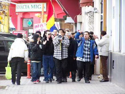 nicolae mavrodin in fruntea protestatarilor din constanta mitingul pro arafat de azi tot ilegal galerie nicolae mavrodin in fruntea protestatarilor din constanta mitingul pro arafat de azi tot ilegal galerie