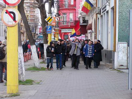 nicolae mavrodin in fruntea protestatarilor din constanta mitingul pro arafat de azi tot ilegal galerie nicolae mavrodin in fruntea protestatarilor din constanta mitingul pro arafat de azi tot ilegal galerie