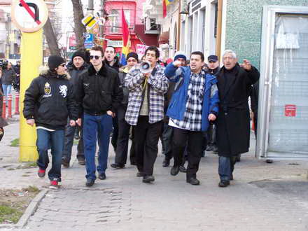 nicolae mavrodin in fruntea protestatarilor din constanta mitingul pro arafat de azi tot ilegal galerie nicolae mavrodin in fruntea protestatarilor din constanta mitingul pro arafat de azi tot ilegal galerie