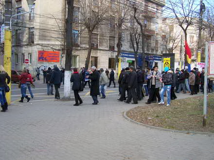 nicolae mavrodin in fruntea protestatarilor din constanta mitingul pro arafat de azi tot ilegal galerie nicolae mavrodin in fruntea protestatarilor din constanta mitingul pro arafat de azi tot ilegal galerie