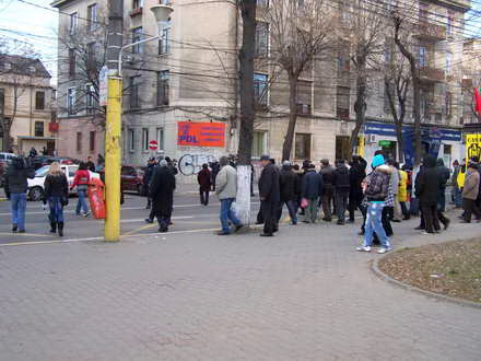 nicolae mavrodin in fruntea protestatarilor din constanta mitingul pro arafat de azi tot ilegal galerie nicolae mavrodin in fruntea protestatarilor din constanta mitingul pro arafat de azi tot ilegal galerie