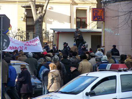 nicolae mavrodin in fruntea protestatarilor din constanta mitingul pro arafat de azi tot ilegal galerie nicolae mavrodin in fruntea protestatarilor din constanta mitingul pro arafat de azi tot ilegal galerie