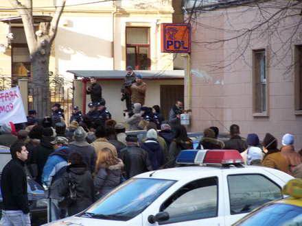 nicolae mavrodin in fruntea protestatarilor din constanta mitingul pro arafat de azi tot ilegal galerie nicolae mavrodin in fruntea protestatarilor din constanta mitingul pro arafat de azi tot ilegal galerie