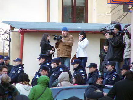 nicolae mavrodin in fruntea protestatarilor din constanta mitingul pro arafat de azi tot ilegal galerie nicolae mavrodin in fruntea protestatarilor din constanta mitingul pro arafat de azi tot ilegal galerie