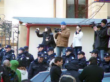 nicolae mavrodin in fruntea protestatarilor din constanta mitingul pro arafat de azi tot ilegal galerie nicolae mavrodin in fruntea protestatarilor din constanta mitingul pro arafat de azi tot ilegal galerie