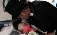 Gestul lui a ŞOCAT lumea! S-a însurat cu iubita lui moartă în coşciug şi a postat pozele pe Facebook