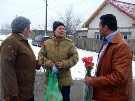 primarul vasile delicoti le a urat la multi ani femeilor galerie foto 21881 360602 primarul vasile delicoti le a urat la multi ani femeilor galerie foto 21881 360602