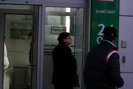 jaf armat in 40 de secunde la constanta a fost pradata o banca de pe strada dezrobirii vezi imagini de jaf armat in 40 de secunde la constanta a fost pradata o banca de pe strada dezrobirii vezi imagini de