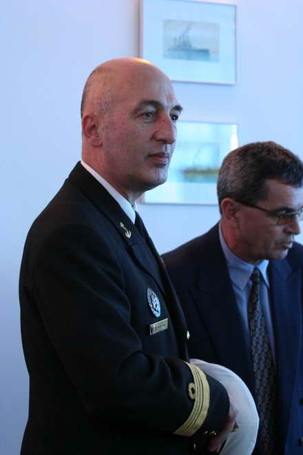 tripla lansare la muzeul marinei romane colonelul cojoc sigur ca am emotii ca nu sunt robot galerie foto tripla lansare la muzeul marinei romane colonelul cojoc sigur ca am emotii ca nu sunt robot galerie foto