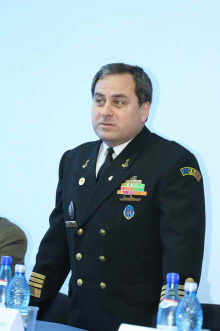 tripla lansare la muzeul marinei romane colonelul cojoc sigur ca am emotii ca nu sunt robot galerie foto tripla lansare la muzeul marinei romane colonelul cojoc sigur ca am emotii ca nu sunt robot galerie foto