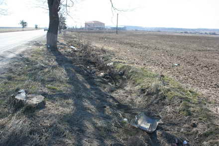 opel infipt in pom pe dn 2a tanara moarta in propriul accident galerie foto 52356 361488 opel infipt in pom pe dn 2a tanara moarta in propriul accident galerie foto 52356 361488