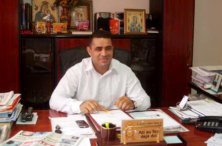 Poarta_Alba_Vasile_Delicoti.jpg