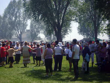 festivalul gratarelor de la eforie a adunat 1 500 de petrecareti ovidiu brailoiu si deputatul eduard festivalul gratarelor de la eforie a adunat 1 500 de petrecareti ovidiu brailoiu si deputatul eduard
