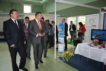 participa 35 de firme din 12 tari a inceput cea de a noua editie a expozitiei maritime internationale participa 35 de firme din 12 tari a inceput cea de a noua editie a expozitiei maritime internationale