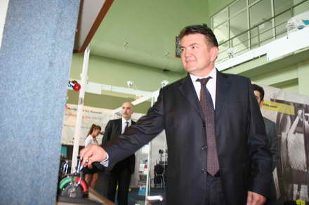 participa 35 de firme din 12 tari a inceput cea de a noua editie a expozitiei maritime internationale participa 35 de firme din 12 tari a inceput cea de a noua editie a expozitiei maritime internationale