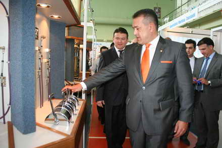 participa 35 de firme din 12 tari a inceput cea de a noua editie a expozitiei maritime internationale participa 35 de firme din 12 tari a inceput cea de a noua editie a expozitiei maritime internationale