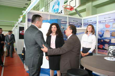 participa 35 de firme din 12 tari a inceput cea de a noua editie a expozitiei maritime internationale participa 35 de firme din 12 tari a inceput cea de a noua editie a expozitiei maritime internationale