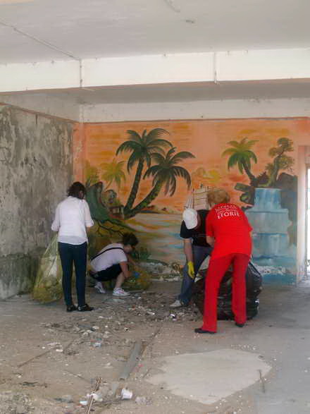 alaturi de angajati ai primariei si de sute de voluntari ovidiu brailoiu a ecologizat orasul in cadrul alaturi de angajati ai primariei si de sute de voluntari ovidiu brailoiu a ecologizat orasul in cadrul