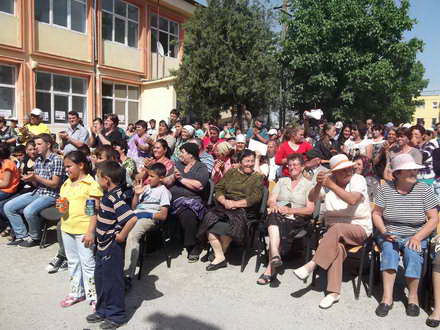sute de localnici si o armata de consilieri alaturi de gheorghe frigioi primarul de la crucea si a lansat sute de localnici si o armata de consilieri alaturi de gheorghe frigioi primarul de la crucea si a lansat