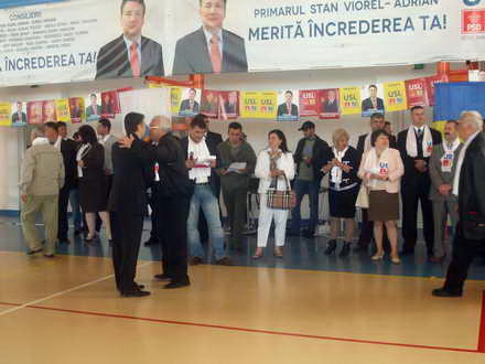 veniti la vot pentru a va asigura ca techirghiolul merge inainte adrian stan candidatul usl pentru un veniti la vot pentru a va asigura ca techirghiolul merge inainte adrian stan candidatul usl pentru un