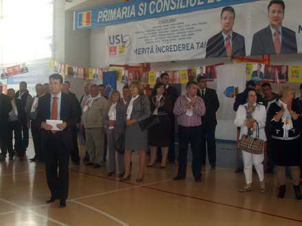 veniti la vot pentru a va asigura ca techirghiolul merge inainte adrian stan candidatul usl pentru un veniti la vot pentru a va asigura ca techirghiolul merge inainte adrian stan candidatul usl pentru un
