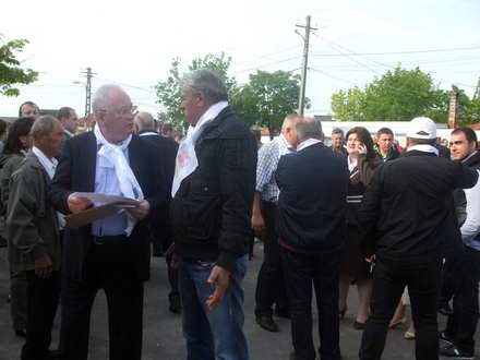 veniti la vot pentru a va asigura ca techirghiolul merge inainte adrian stan candidatul usl pentru un veniti la vot pentru a va asigura ca techirghiolul merge inainte adrian stan candidatul usl pentru un