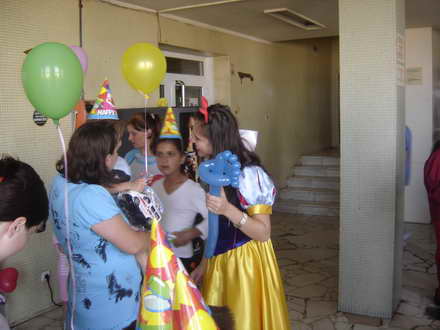festival cu printi si printese la spital de ziua copilului sc arimex comexim 2000 srl le a pregatit copiilor festival cu printi si printese la spital de ziua copilului sc arimex comexim 2000 srl le a pregatit copiilor