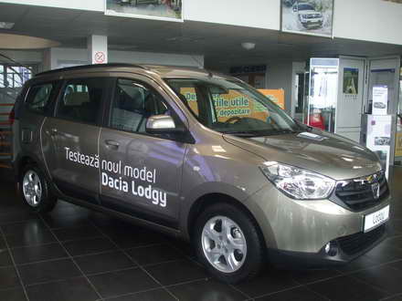 eveniment derulat concomitent in cinci orase din tara dacia groupe renault a lansat ieri la constanta eveniment derulat concomitent in cinci orase din tara dacia groupe renault a lansat ieri la constanta