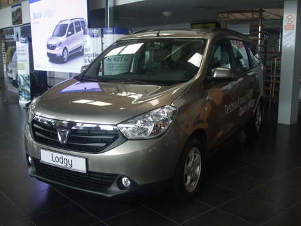 eveniment derulat concomitent in cinci orase din tara dacia groupe renault a lansat ieri la constanta eveniment derulat concomitent in cinci orase din tara dacia groupe renault a lansat ieri la constanta