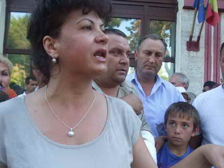 primarul valer iosif muresan a fugit de confruntarea cu ancuta belu ancuta belu consider ca ii este frica primarul valer iosif muresan a fugit de confruntarea cu ancuta belu ancuta belu consider ca ii este frica