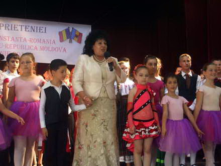 dubla premiera la cumpana mariana gaju alaturi de copiii din localitate si din republica moldova galerie dubla premiera la cumpana mariana gaju alaturi de copiii din localitate si din republica moldova galerie