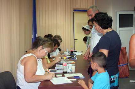 turistii au stat la cozi ca sa voteze in statiunea mamaia 55252 376089 turistii au stat la cozi ca sa voteze in statiunea mamaia 55252 376089