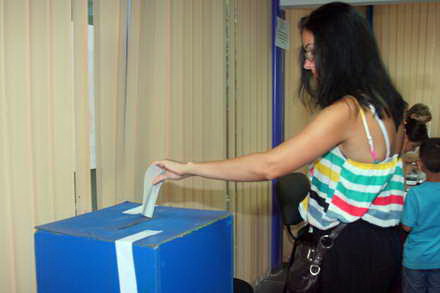 turistii au stat la cozi ca sa voteze in statiunea mamaia 55252 376089 turistii au stat la cozi ca sa voteze in statiunea mamaia 55252 376089