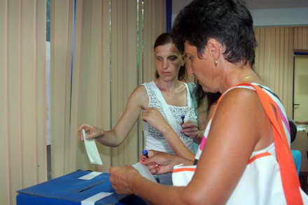 turistii au stat la cozi ca sa voteze in statiunea mamaia 55252 376089 turistii au stat la cozi ca sa voteze in statiunea mamaia 55252 376089