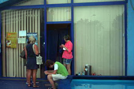 turistii au stat la cozi ca sa voteze in statiunea mamaia 55252 376089 turistii au stat la cozi ca sa voteze in statiunea mamaia 55252 376089