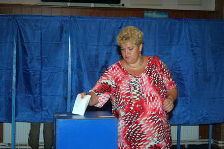 turistii au stat la cozi ca sa voteze in statiunea mamaia 55252 376089 turistii au stat la cozi ca sa voteze in statiunea mamaia 55252 376089