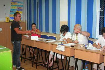 turistii au stat la cozi ca sa voteze in statiunea mamaia 55252 376089 turistii au stat la cozi ca sa voteze in statiunea mamaia 55252 376089