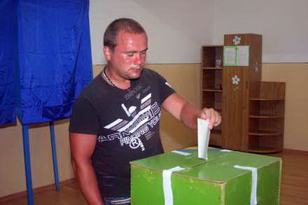 turistii au stat la cozi ca sa voteze in statiunea mamaia 55252 376089 turistii au stat la cozi ca sa voteze in statiunea mamaia 55252 376089