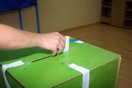 turistii au stat la cozi ca sa voteze in statiunea mamaia 55252 376089 turistii au stat la cozi ca sa voteze in statiunea mamaia 55252 376089