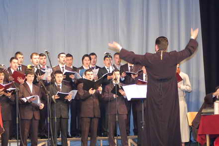 oameni ai bisericii concurenti la antena 1 din strana pe scena x factor galerie foto 54231 377062 oameni ai bisericii concurenti la antena 1 din strana pe scena x factor galerie foto 54231 377062