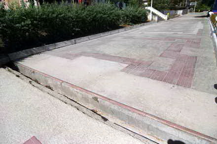 va accidentati pe raspunderea dumneavoastrapericolele care pandesc pe aleea de promenada de la modern va accidentati pe raspunderea dumneavoastrapericolele care pandesc pe aleea de promenada de la modern