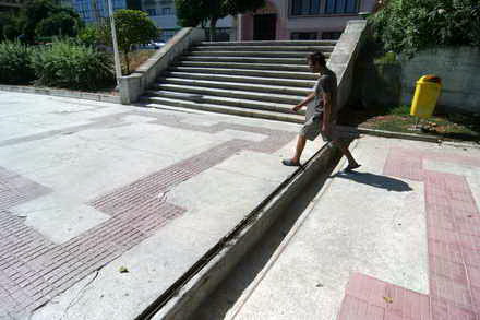 va accidentati pe raspunderea dumneavoastrapericolele care pandesc pe aleea de promenada de la modern va accidentati pe raspunderea dumneavoastrapericolele care pandesc pe aleea de promenada de la modern