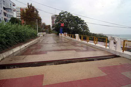 va accidentati pe raspunderea dumneavoastrapericolele care pandesc pe aleea de promenada de la modern va accidentati pe raspunderea dumneavoastrapericolele care pandesc pe aleea de promenada de la modern