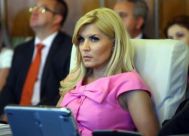 Elena Udrea - vorbesc, deci exist!