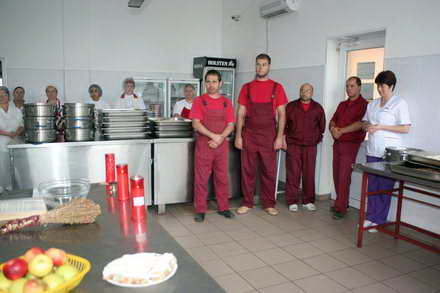 de sfanta cuvioasa parascheva arimex comexim 2000 srl le a oferit pacientilor meniu variat si hrana spirituala de sfanta cuvioasa parascheva arimex comexim 2000 srl le a oferit pacientilor meniu variat si hrana spirituala