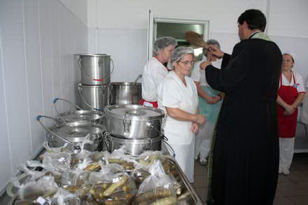 de sfanta cuvioasa parascheva arimex comexim 2000 srl le a oferit pacientilor meniu variat si hrana spirituala de sfanta cuvioasa parascheva arimex comexim 2000 srl le a oferit pacientilor meniu variat si hrana spirituala
