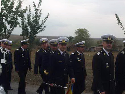 primul pelerinaj intr o comuna constanteana ips teodosie coristi de la iasi fanfara raja la procesiunea primul pelerinaj intr o comuna constanteana ips teodosie coristi de la iasi fanfara raja la procesiunea