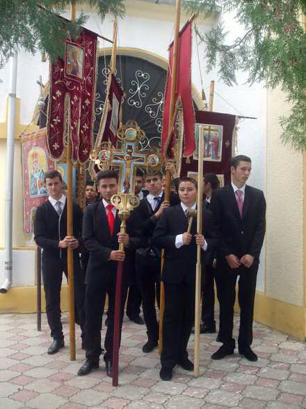 primul pelerinaj intr o comuna constanteana ips teodosie coristi de la iasi fanfara raja la procesiunea primul pelerinaj intr o comuna constanteana ips teodosie coristi de la iasi fanfara raja la procesiunea