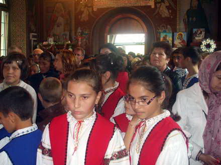 primul pelerinaj intr o comuna constanteana ips teodosie coristi de la iasi fanfara raja la procesiunea primul pelerinaj intr o comuna constanteana ips teodosie coristi de la iasi fanfara raja la procesiunea