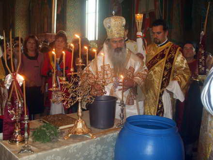 primul pelerinaj intr o comuna constanteana ips teodosie coristi de la iasi fanfara raja la procesiunea primul pelerinaj intr o comuna constanteana ips teodosie coristi de la iasi fanfara raja la procesiunea